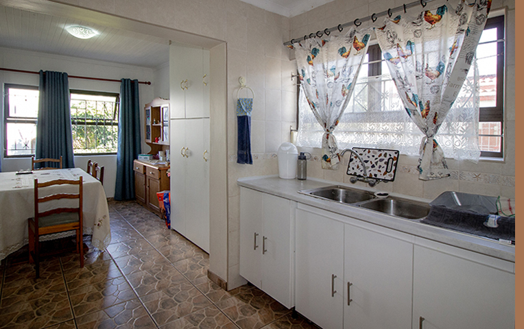 4 Bedroom Property for Sale in De Kelders Western Cape